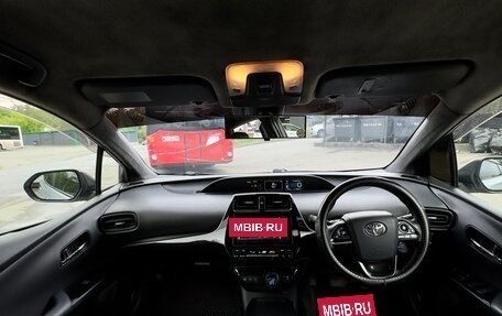 Toyota Prius IV XW50, 2019 год, 1 450 000 рублей, 9 фотография