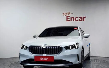 BMW 5 серия, 2023 год, 4 983 000 рублей, 2 фотография