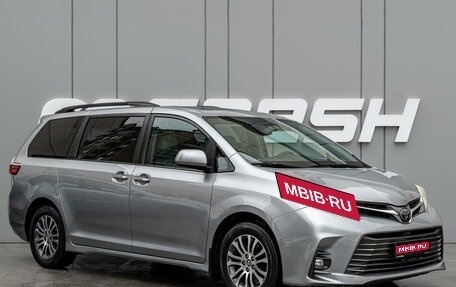 Toyota Sienna III, 2017 год, 3 120 000 рублей, 1 фотография