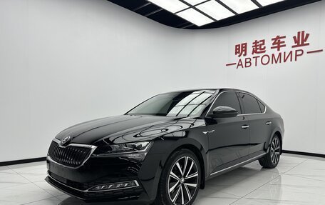 Skoda Superb III рестайлинг, 2022 год, 1 940 000 рублей, 1 фотография