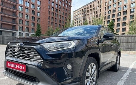 Toyota RAV4, 2022 год, 3 700 000 рублей, 1 фотография