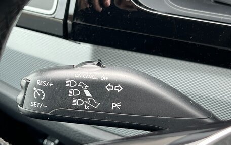 Volkswagen Multivan T6 рестайлинг, 2018 год, 4 100 000 рублей, 27 фотография