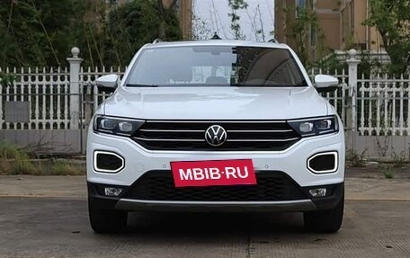 Volkswagen T-Roc I, 2022 год, 2 580 000 рублей, 2 фотография