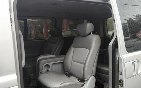 Hyundai Grand Starex Grand Starex I рестайлинг 2, 2008 год, 1 300 000 рублей, 9 фотография