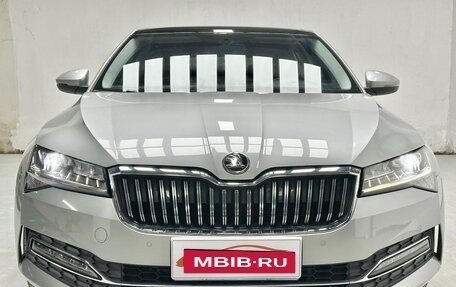 Skoda Superb III рестайлинг, 2022 год, 1 890 000 рублей, 2 фотография