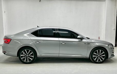 Skoda Superb III рестайлинг, 2022 год, 1 890 000 рублей, 7 фотография