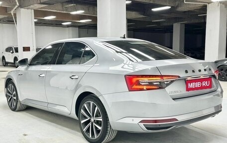 Skoda Superb III рестайлинг, 2022 год, 1 890 000 рублей, 4 фотография