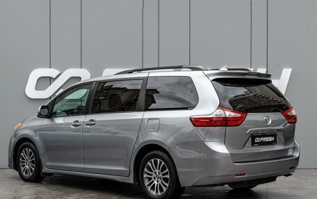 Toyota Sienna III, 2017 год, 3 120 000 рублей, 2 фотография