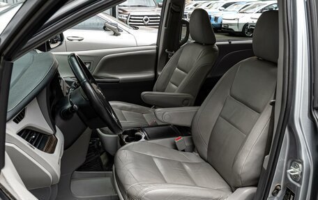 Toyota Sienna III, 2017 год, 3 120 000 рублей, 11 фотография