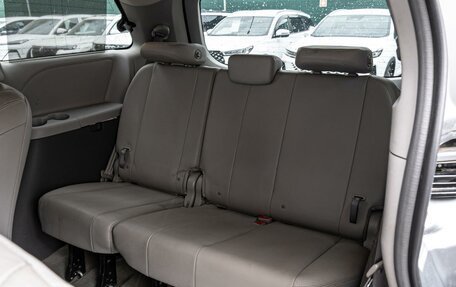 Toyota Sienna III, 2017 год, 3 120 000 рублей, 12 фотография