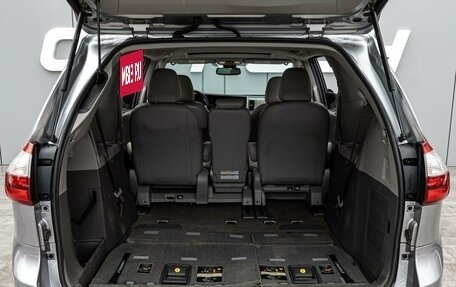 Toyota Sienna III, 2017 год, 3 120 000 рублей, 25 фотография