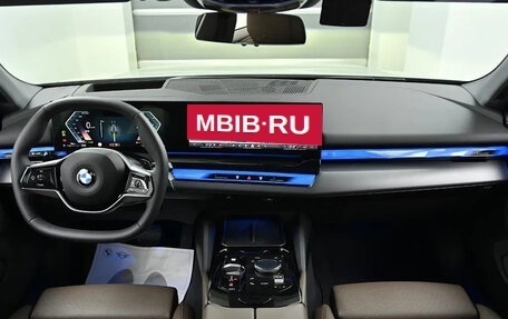 BMW 5 серия, 2025 год, 4 983 000 рублей, 6 фотография