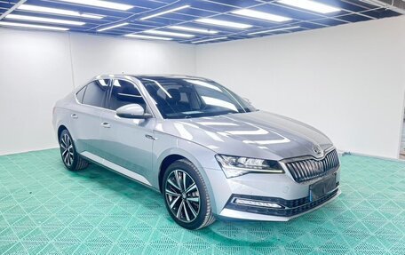 Skoda Superb III рестайлинг, 2022 год, 1 850 000 рублей, 3 фотография