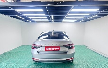 Skoda Superb III рестайлинг, 2022 год, 1 850 000 рублей, 5 фотография