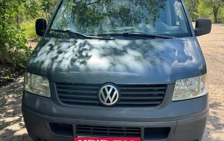 Volkswagen Caravelle T5, 2004 год, 1 500 000 рублей, 2 фотография
