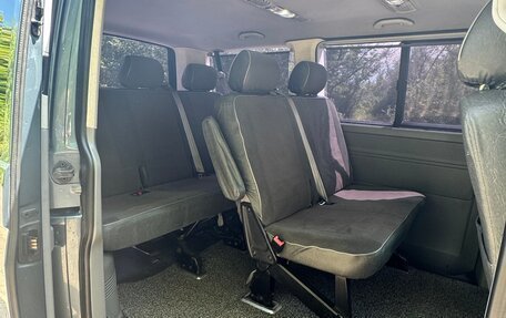 Volkswagen Caravelle T5, 2004 год, 1 500 000 рублей, 14 фотография