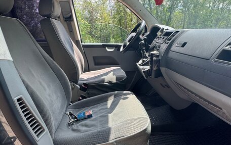 Volkswagen Caravelle T5, 2004 год, 1 500 000 рублей, 11 фотография