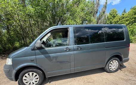 Volkswagen Caravelle T5, 2004 год, 1 500 000 рублей, 21 фотография