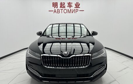 Skoda Superb III рестайлинг, 2022 год, 1 940 000 рублей, 2 фотография