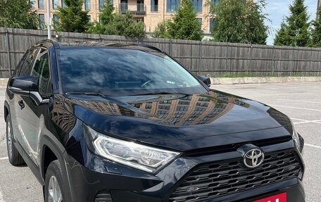 Toyota RAV4, 2022 год, 3 700 000 рублей, 2 фотография