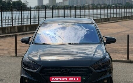 Hyundai Solaris II рестайлинг, 2017 год, 1 350 000 рублей, 1 фотография