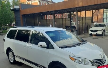 Toyota Sienna III, 2016 год, 2 680 000 рублей, 2 фотография