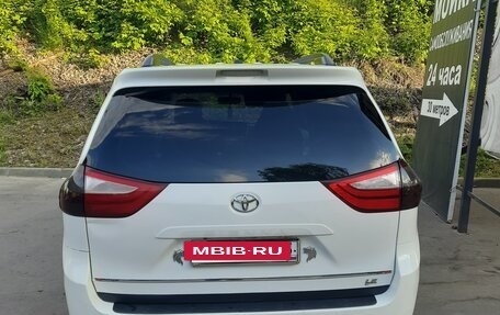 Toyota Sienna III, 2016 год, 2 680 000 рублей, 4 фотография