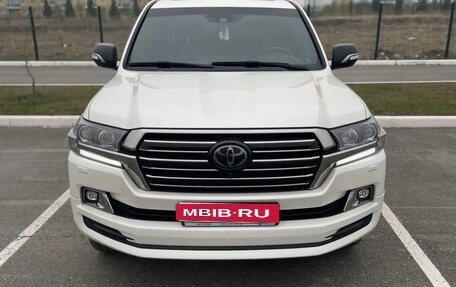Toyota Land Cruiser 200, 2017 год, 5 530 000 рублей, 3 фотография