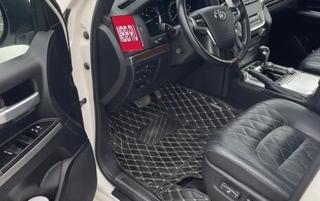 Toyota Land Cruiser 200, 2017 год, 5 530 000 рублей, 5 фотография