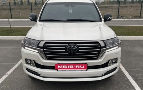 Toyota Land Cruiser 200, 2017 год, 5 530 000 рублей, 6 фотография