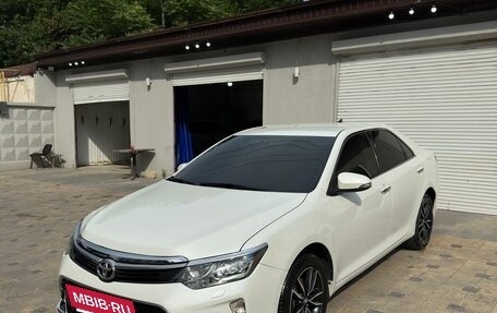 Toyota Camry, 2017 год, 1 900 000 рублей, 2 фотография