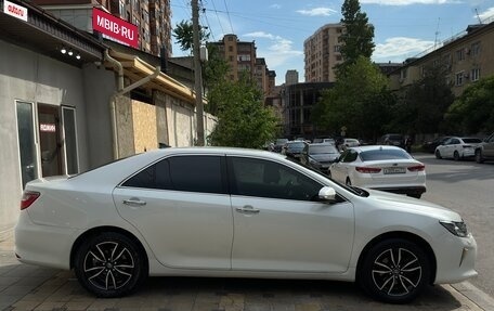 Toyota Camry, 2017 год, 1 900 000 рублей, 6 фотография