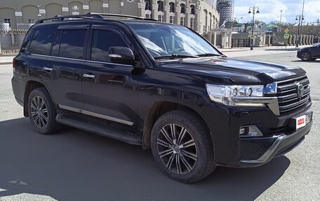 Toyota Land Cruiser 200, 2016 год, 4 650 000 рублей, 2 фотография