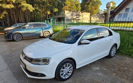 Volkswagen Jetta VI, 2013 год, 1 270 000 рублей, 2 фотография