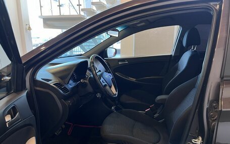 Hyundai Solaris II рестайлинг, 2015 год, 990 000 рублей, 16 фотография