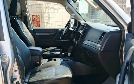 Mitsubishi Pajero IV, 2011 год, 1 499 000 рублей, 20 фотография