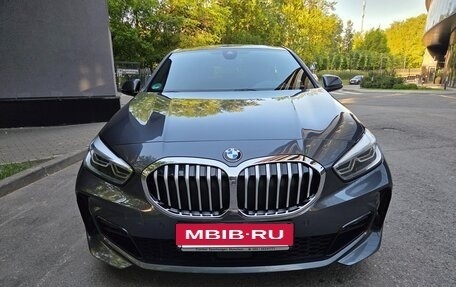 BMW 1 серия, 2019 год, 2 830 000 рублей, 7 фотография