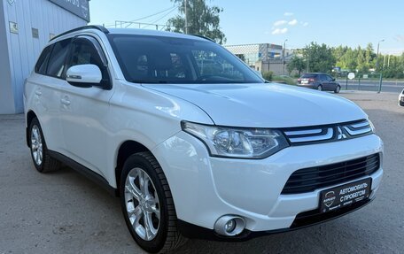 Mitsubishi Outlander III рестайлинг 3, 2013 год, 1 390 000 рублей, 4 фотография