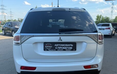 Mitsubishi Outlander III рестайлинг 3, 2013 год, 1 390 000 рублей, 9 фотография