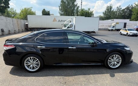 Toyota Camry, 2018 год, 2 600 000 рублей, 5 фотография