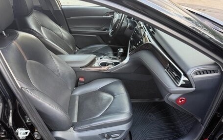 Toyota Camry, 2018 год, 2 600 000 рублей, 11 фотография