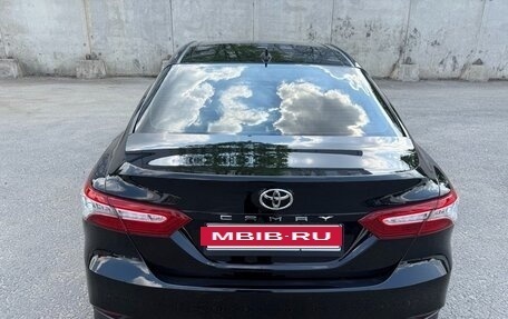 Toyota Camry, 2018 год, 2 600 000 рублей, 6 фотография