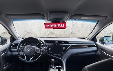 Toyota Camry, 2018 год, 2 600 000 рублей, 9 фотография