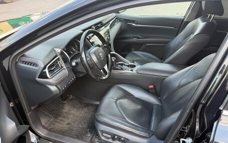 Toyota Camry, 2018 год, 2 600 000 рублей, 10 фотография