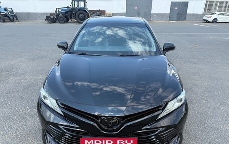 Toyota Camry, 2018 год, 2 600 000 рублей, 2 фотография