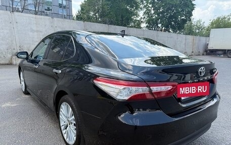 Toyota Camry, 2018 год, 2 600 000 рублей, 7 фотография