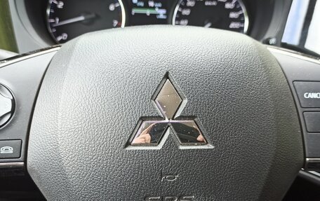 Mitsubishi Outlander III рестайлинг 3, 2018 год, 2 300 000 рублей, 2 фотография