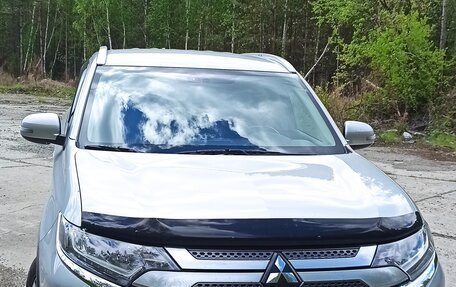 Mitsubishi Outlander III рестайлинг 3, 2018 год, 2 300 000 рублей, 8 фотография