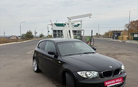 BMW 1 серия, 2011 год, 900 000 рублей, 2 фотография