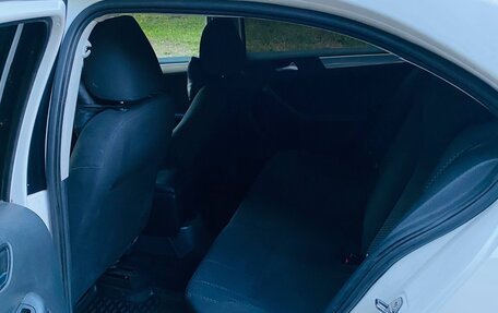 Volkswagen Jetta VI, 2013 год, 680 000 рублей, 16 фотография